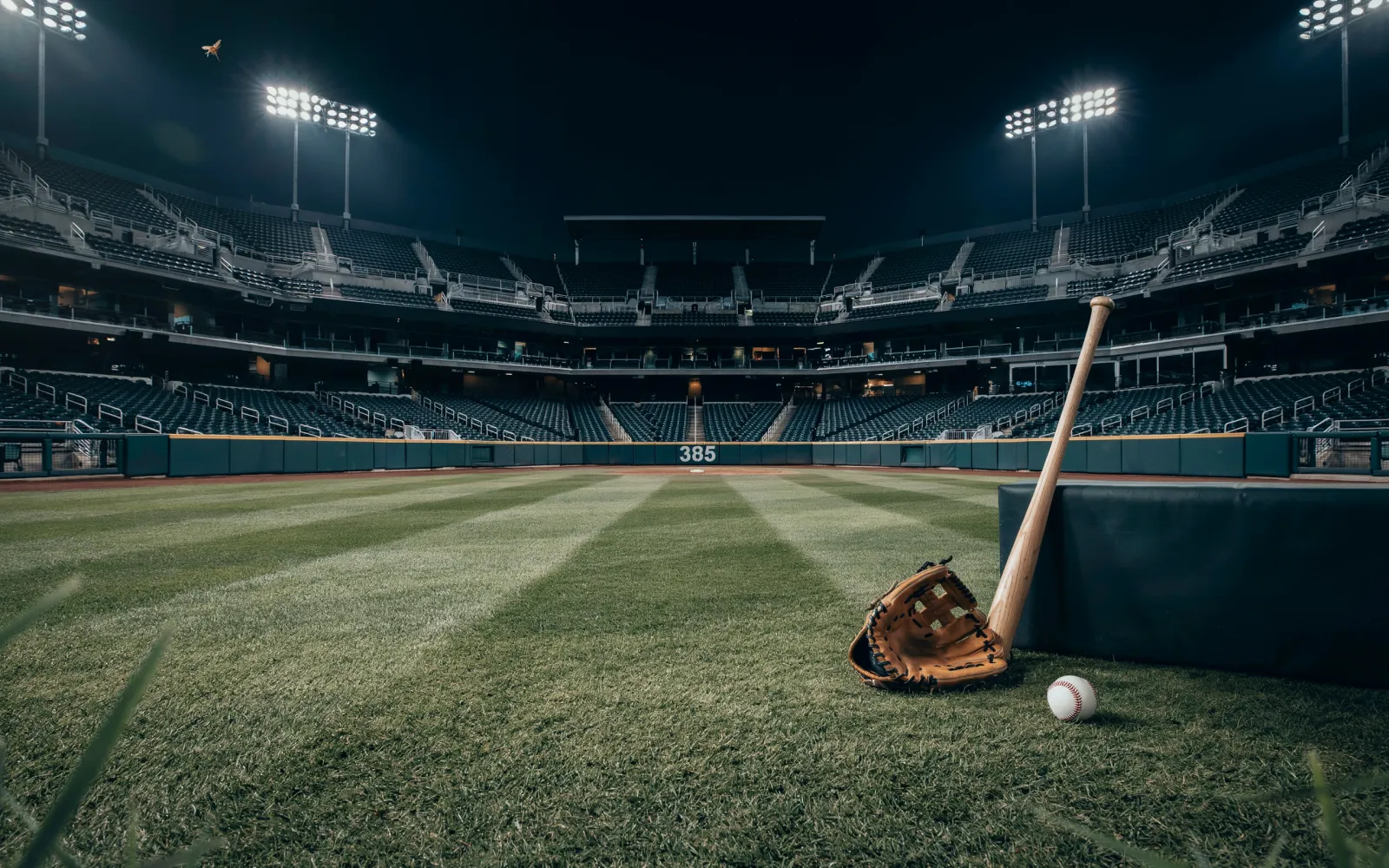Nationals Dispatch Diamondbacks 6-1 in Phoenix, Mead and Crews Deliver Homers